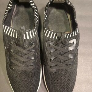 Wms Sz 8 1/2 Danskin Black Peace two-tone slip-on memory foam sneakers w laces